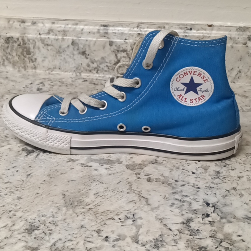 Converse chuck Taylor blue size youth 3 unisex